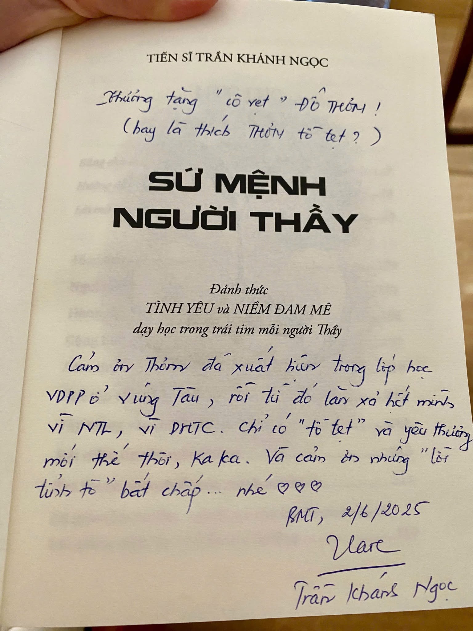 Lời đề tặng của TS. Trần Khánh Ngọc cho cô Đỗ Thơm