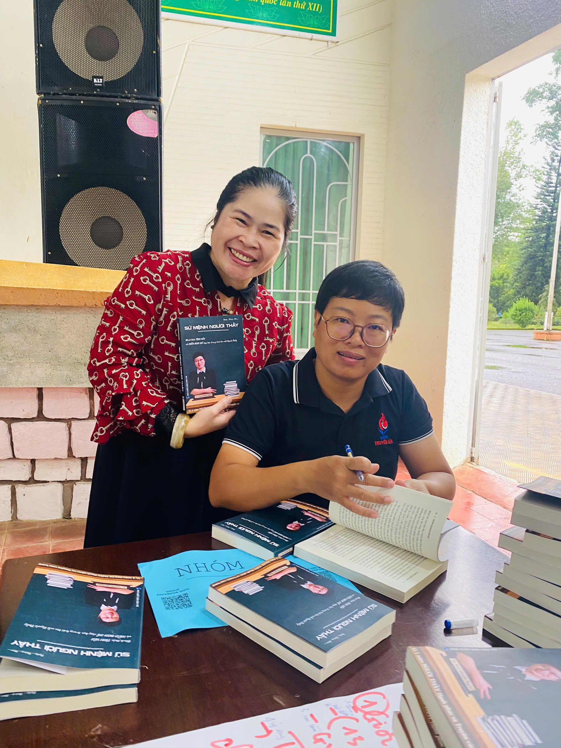Buổi ký sách cùng tác giả