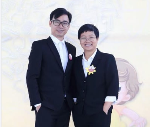 Thầy Tuấn Phạm chụp cùng TS. Trần Khánh Ngọc